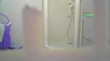 Подглядывание за мамкой в ванной русское
