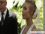Порно видео невесте оттягивают большие сиськи